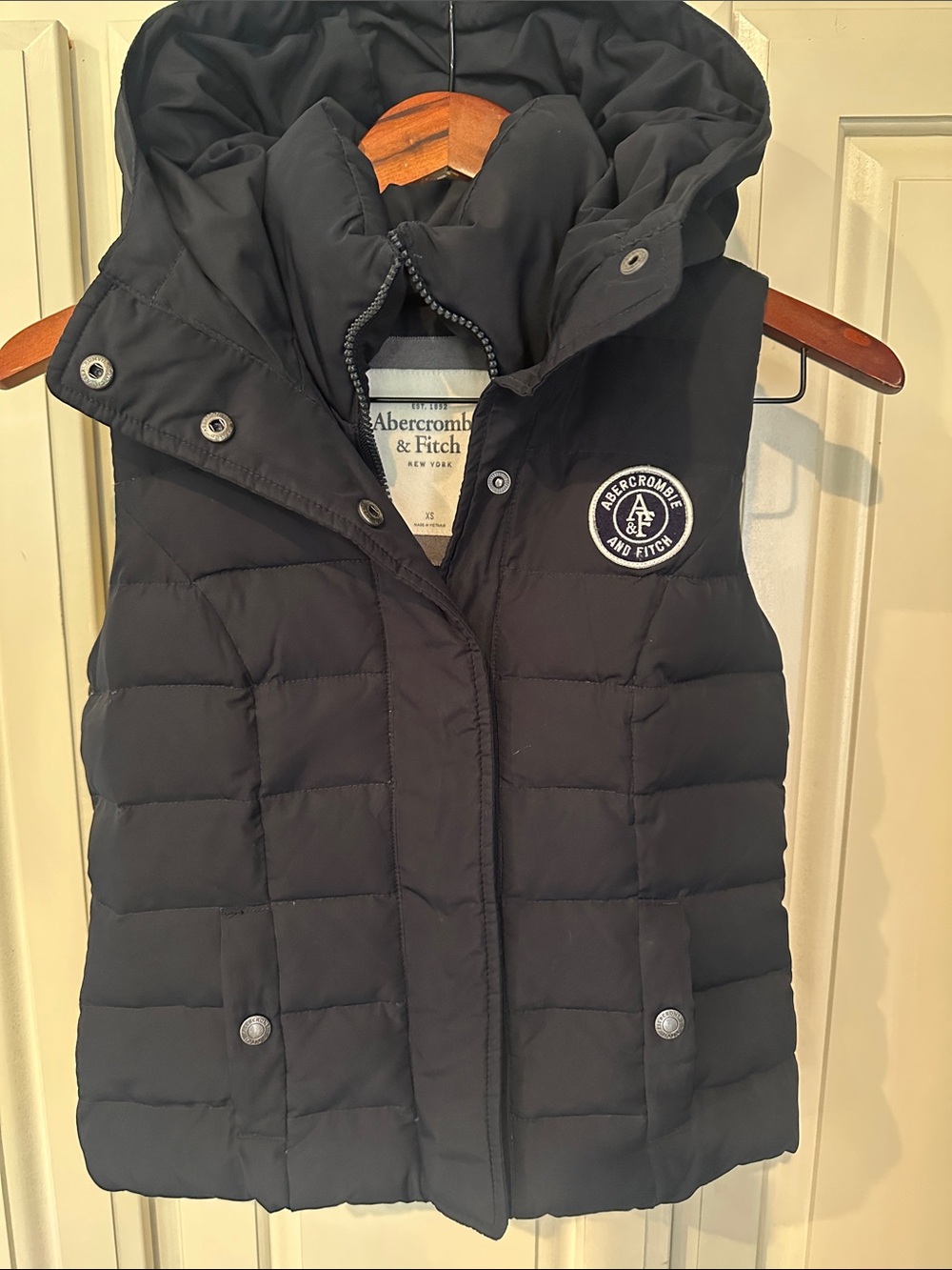 Abercrombie & Fitch Women's Hooded Navy Puffer Vest